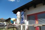 2015 07 16 Fassade FF Haus+ Stuehle streichen 12