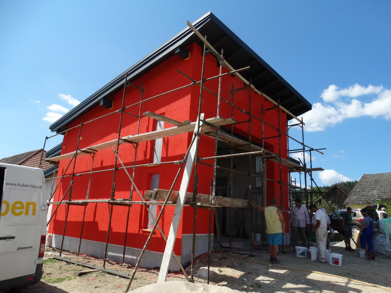 2015 07 16 Fassade FF Haus+ Stuehle streichen 1