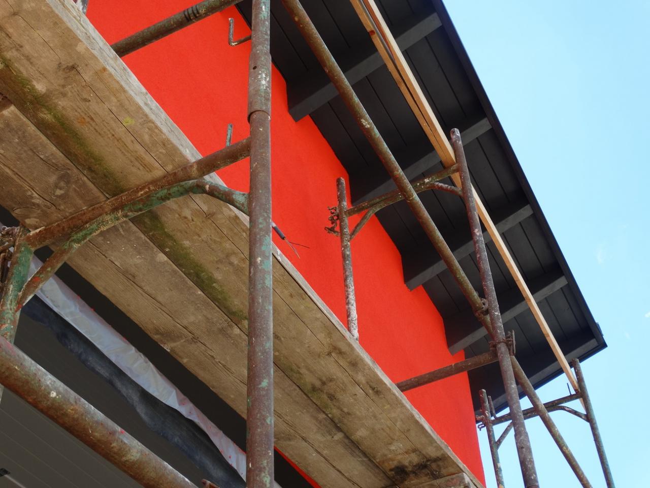 2015 07 16 Fassade FF Haus+ Stuehle streichen 8
