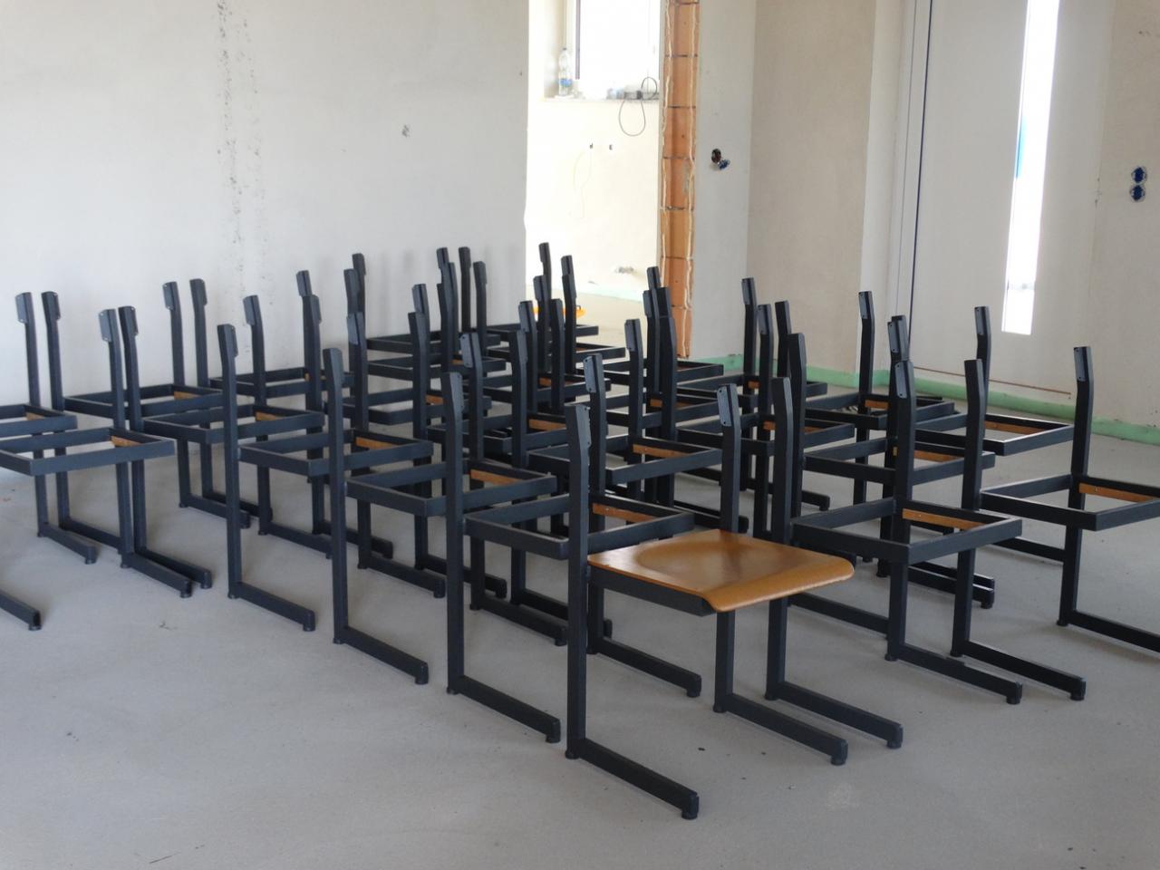2015 07 16 Fassade FF Haus+ Stuehle streichen 9